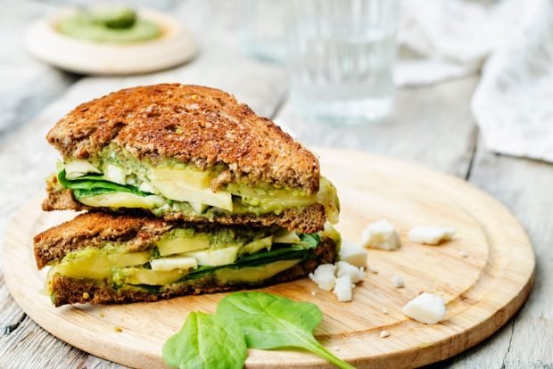 Green cucumber sandwich 