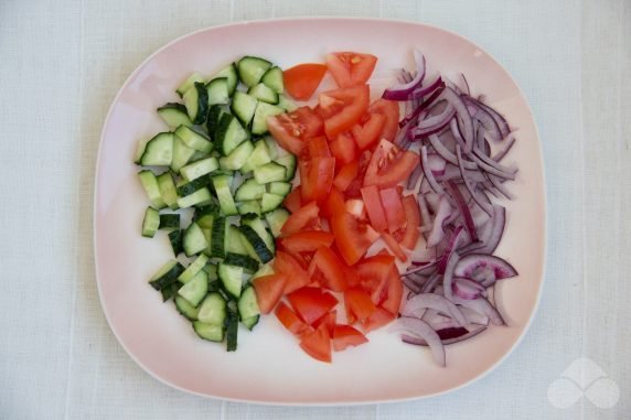 Salad with vegetables, olives and chickpeas: photo of recipe preparation, step 1