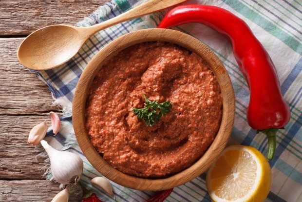 Muhammara with hot pepper 