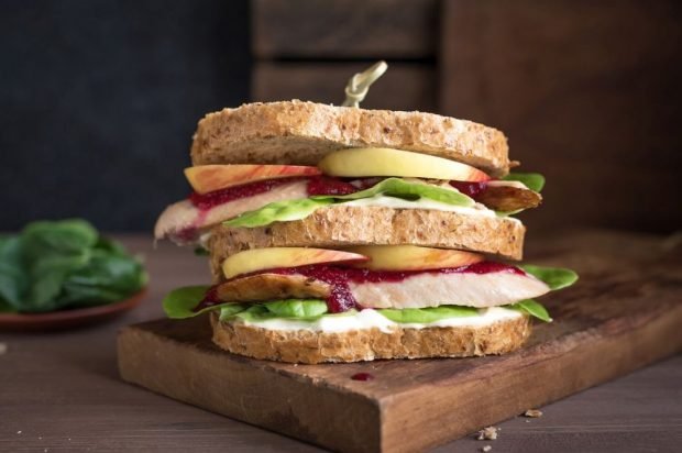 Turkey and apple sandwiches 