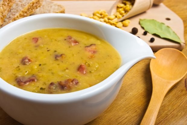 Homemade pea soup in a slow cooker is a simple and delicious recipe, how to cook step by step