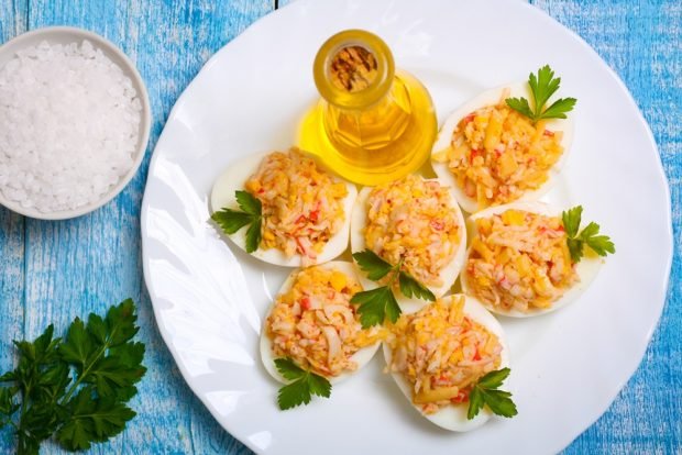 Stuffed eggs with crab sticks