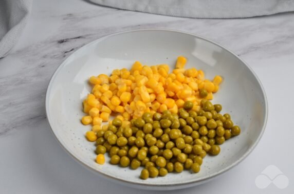 Salad with peas, corn and egg: photo of recipe preparation, step 1