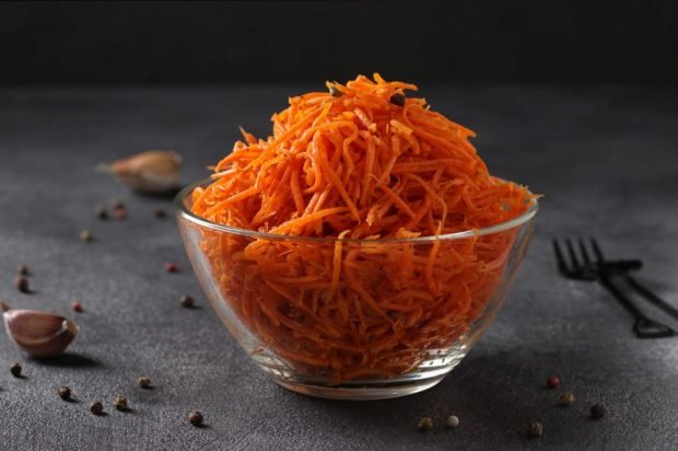 Carrots in Korean with adjika