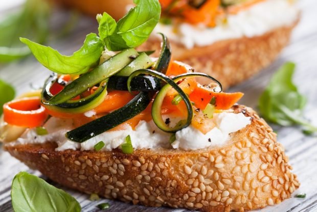 Canapes with zucchini and carrots