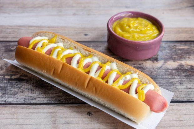 Hot dog with mustard and mayonnaise - a simple and delicious recipe, how to cook step by step