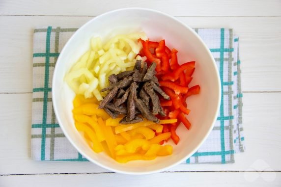 Beef, vegetable and Korean carrot salad: photo of recipe preparation, step 3