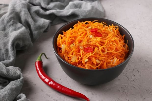 Korean carrot with onion and hot pepper