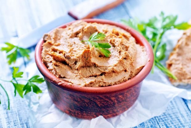 Chicken liver pate with butter