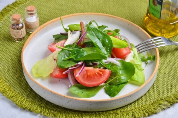 Light salad of tomatoes and herbs – a simple and delicious recipe with photos (step by step)