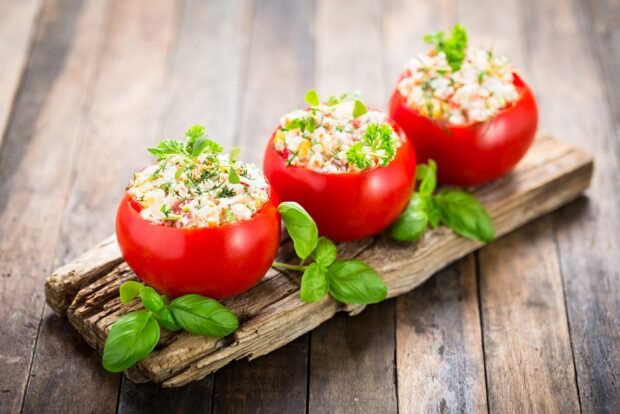 Stuffed tomatoes with crab filling