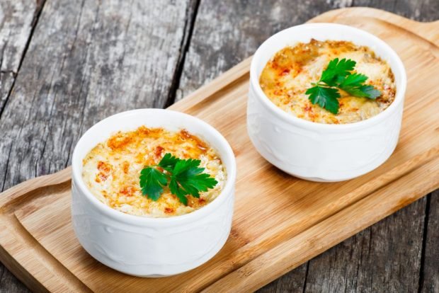 Julienne with mushrooms and cheese in the oven 