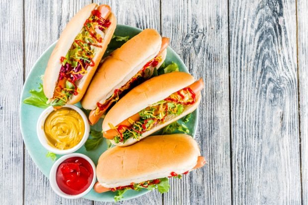 Hot dog with red cabbage and herbs – a simple and delicious recipe, how to cook step by step