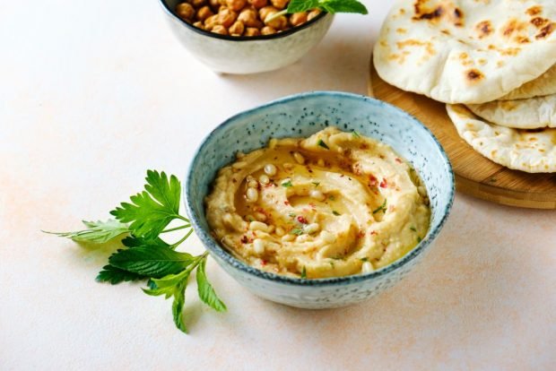 Hummus with pine nuts is a simple and delicious recipe, how to cook step by step