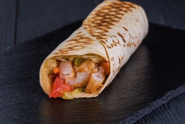 Shawarma with shrimp is a simple and delicious recipe, how to cook step by step