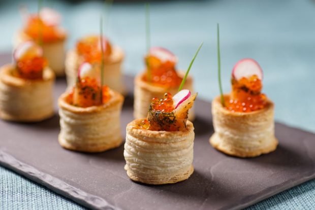 Puff pastry canapes – a simple and delicious recipe, how to cook step by step