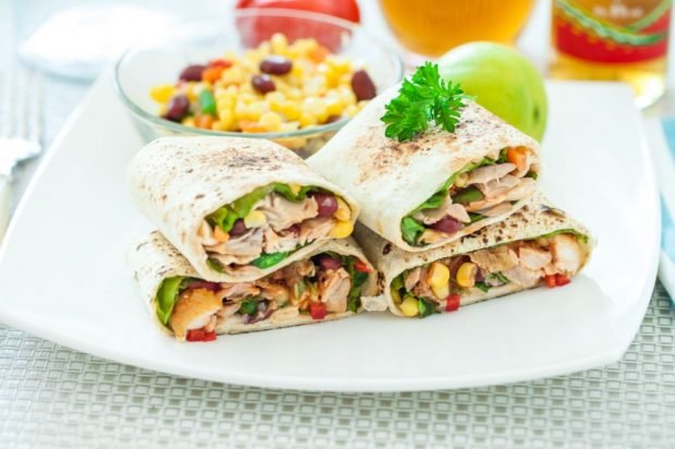 Shawarma with turkey, beans and corn 