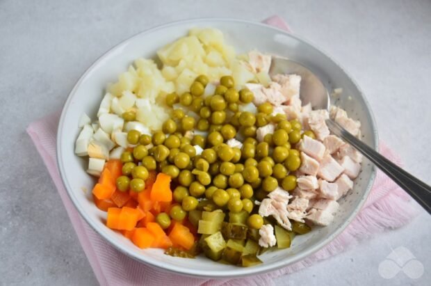 Olivier salad with chicken: photo of recipe preparation, step 3