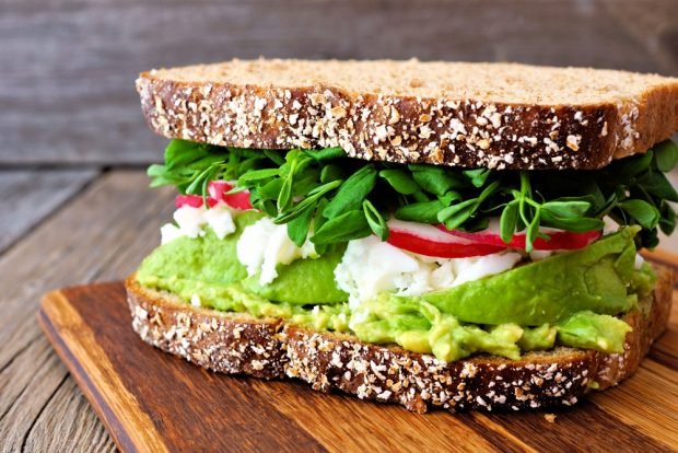 Avocado and radish sandwiches