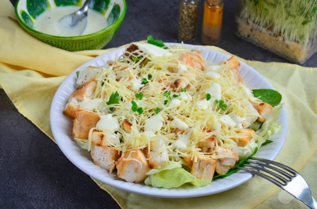 Caesar salad with fried chicken