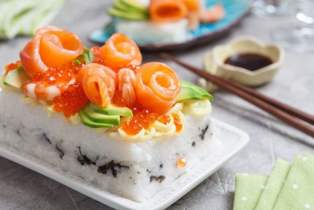 Sushi cake with fish 