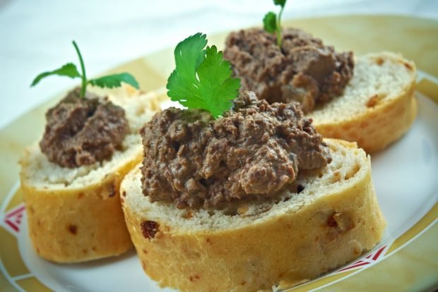 Chicken liver pate with prunes is a simple and delicious recipe, how to cook step by step