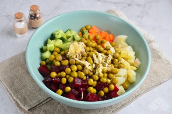 Vinaigrette with lightly salted cucumbers: photo of recipe preparation, step 4