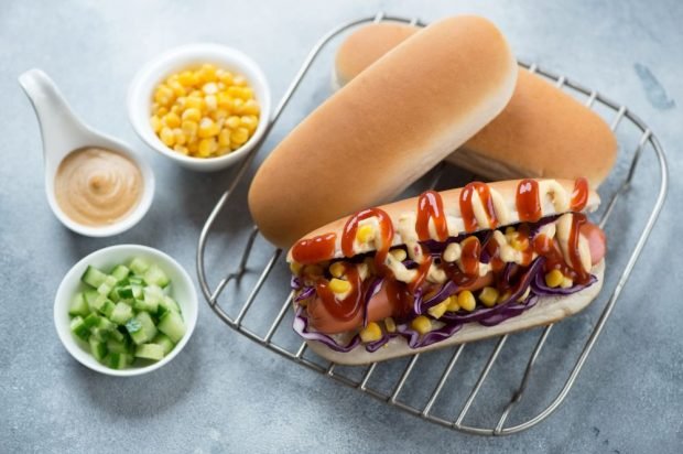 Hot dog with corn, cucumbers and red cabbage 