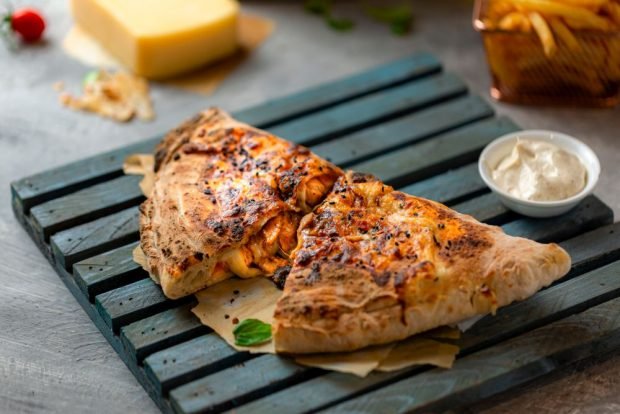 Calzone with chicken and mushrooms is a simple and delicious recipe, how to cook step by step