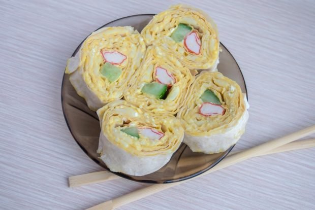 Roll in pita bread with crab sticks and cottage cheese