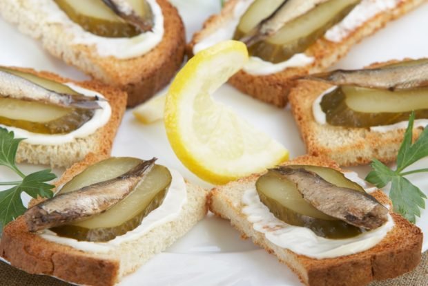 Sandwiches with sprats and pickled cucumber – a simple and delicious recipe for how to cook step by step