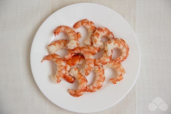 Simple salad with shrimp and Peking cabbage: photo of recipe preparation, step 1