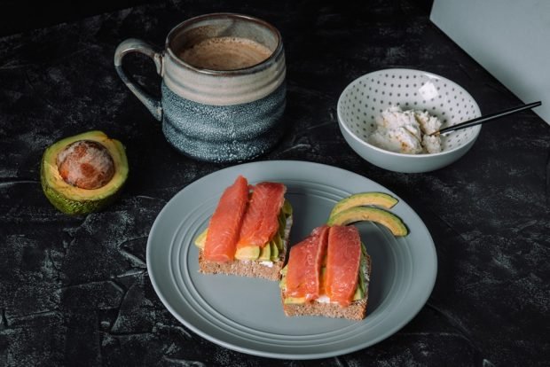 Simple and delicious sandwiches with avocado and red fish