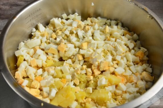 Olivier with sausage and yogurt: photo of recipe preparation, step 4