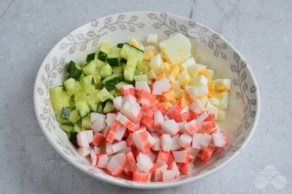 Salad with rice, eggs and crab sticks: photo of recipe preparation, step 1