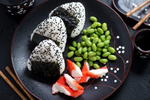 Onigiri with tuna