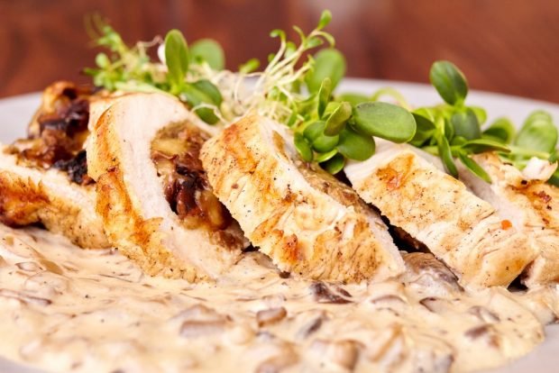 Chicken roll with mushrooms 