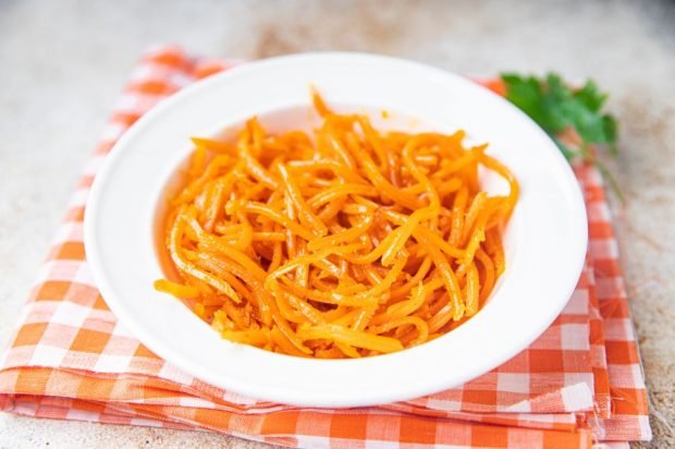 Spicy carrots in Korean with kochudyan sauce