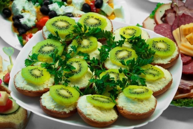 Fruit sandwiches are a simple and delicious recipe, how to cook step by step