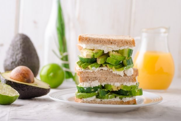 PP avocado sandwiches for breakfast