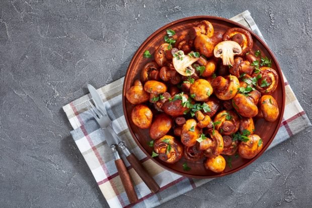 Baked champignons in soy sauce