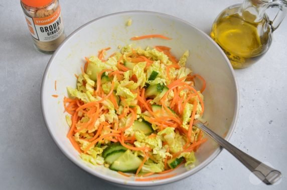 Salad of Peking cabbage, Korean carrots and cucumbers: photo of recipe preparation, step 3