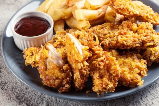 Breaded chicken strips from corn flakes