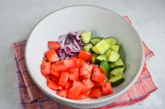 Vegetable salad with roast turkey: photo of recipe preparation, step 3