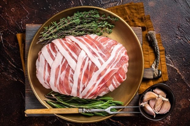 Meatloaf in bacon in the oven