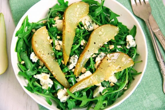 Salad of arugula, caramelized pear and gorgonzola: photo of recipe preparation, step 7