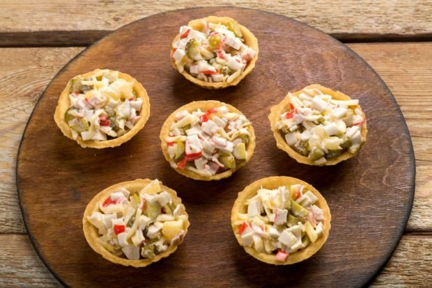 Salad in tartlets