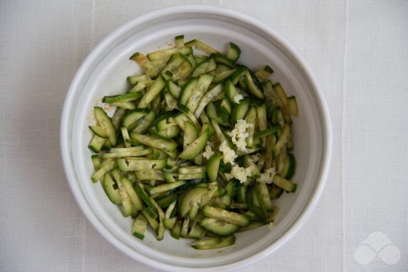 Korean carrot and cucumber salad: photo of recipe preparation, step 3