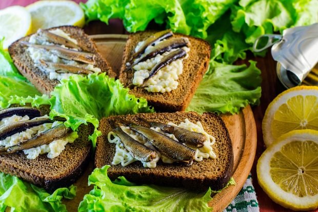 Sandwiches with sprats and black bread