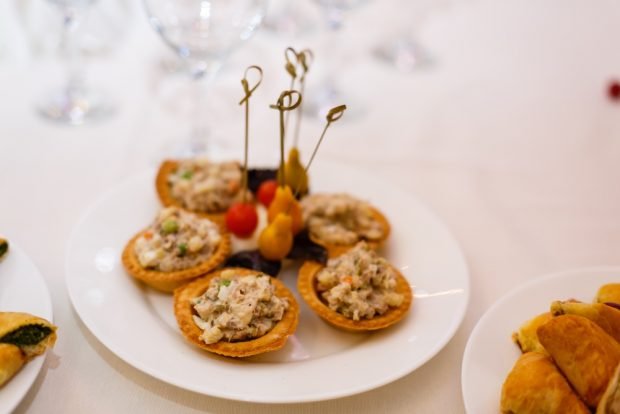 Julienne in tartlets with chicken